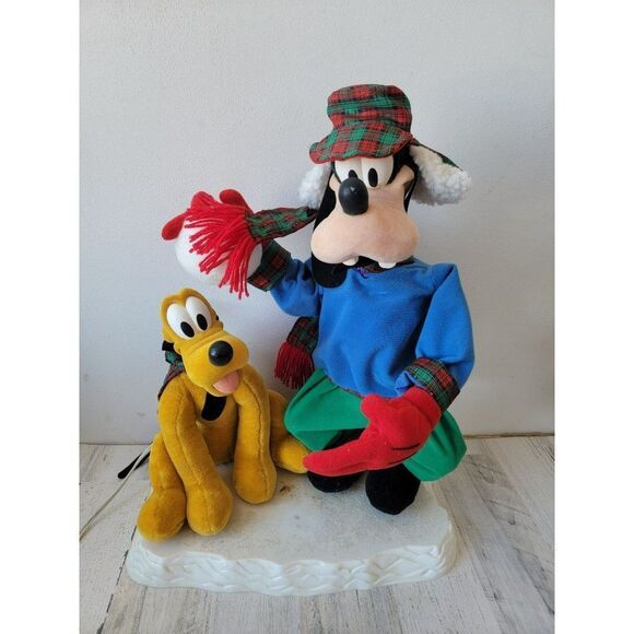 Santa's best goofy Pluto snowball fight animated motionette Xmas decor - Picture 4 of 16